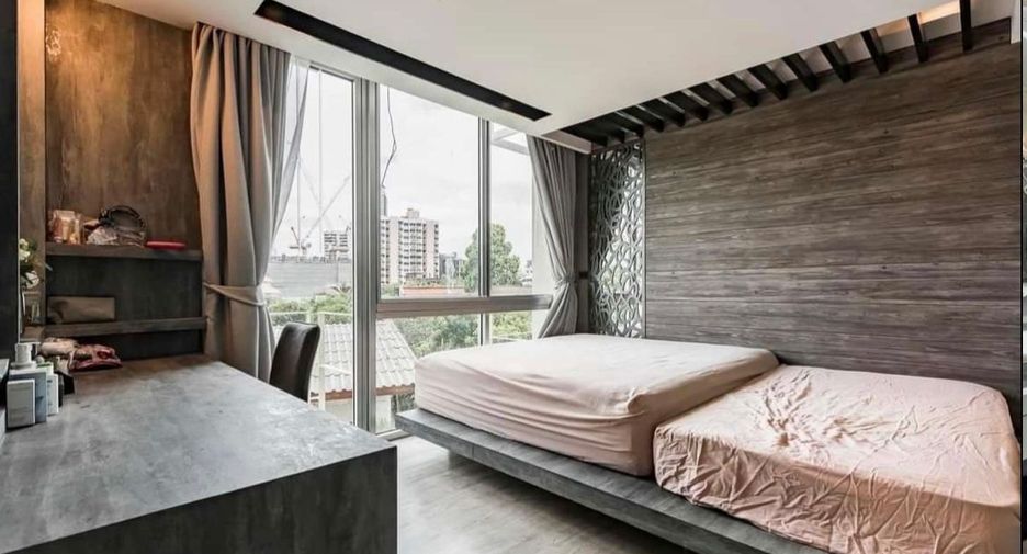 For rent そして for sale 4 ベッドルーム townhouse in Yan Nawa, Bangkok