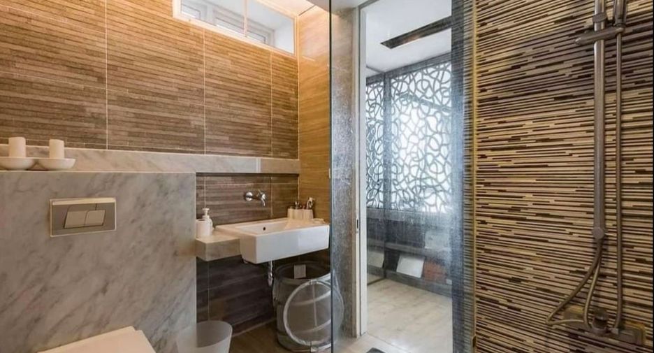 For rent そして for sale 4 ベッドルーム townhouse in Yan Nawa, Bangkok