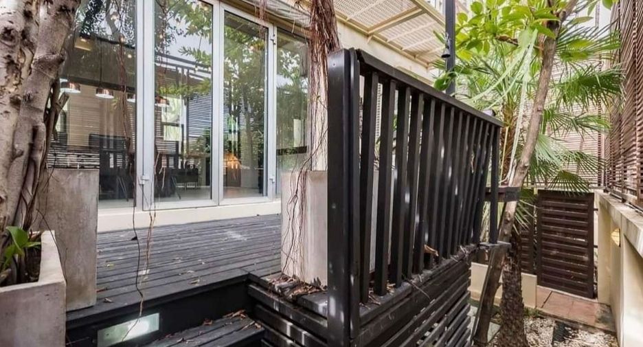 For rent そして for sale 4 ベッドルーム townhouse in Yan Nawa, Bangkok