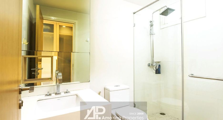 For rent and for sale 1 bed condo in Watthana, Bangkok