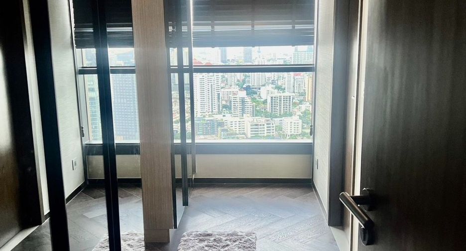 For rent 2 bed condo in Khlong Toei, Bangkok