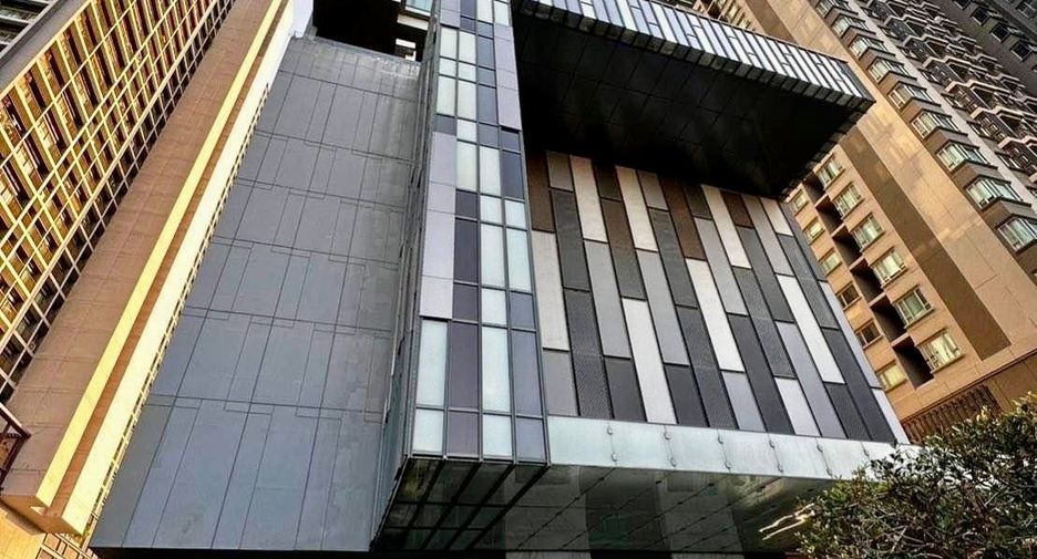 For sale 2 bedrooms condo in Khlong Toei, Bangkok
