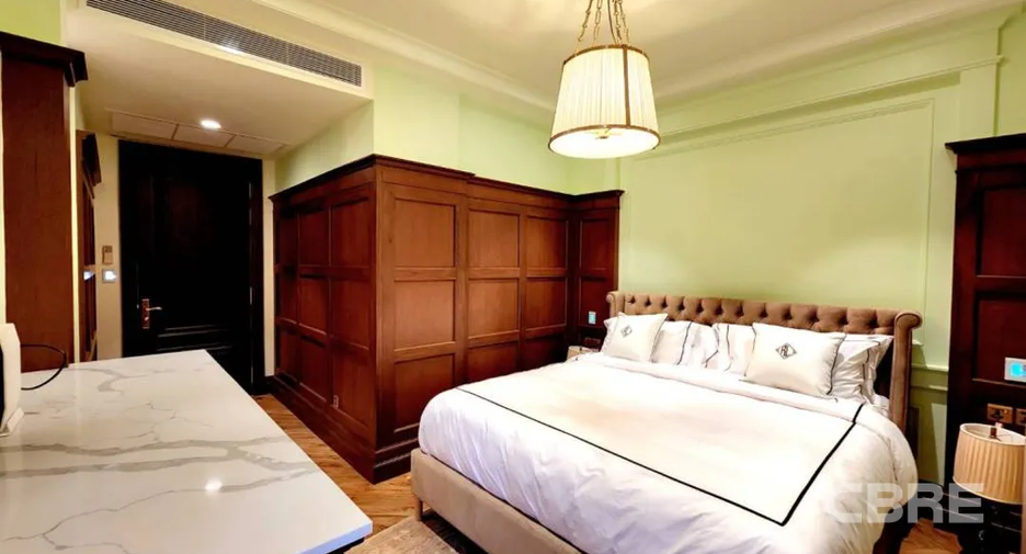 For sale 4 bedrooms house in Watthana, Bangkok