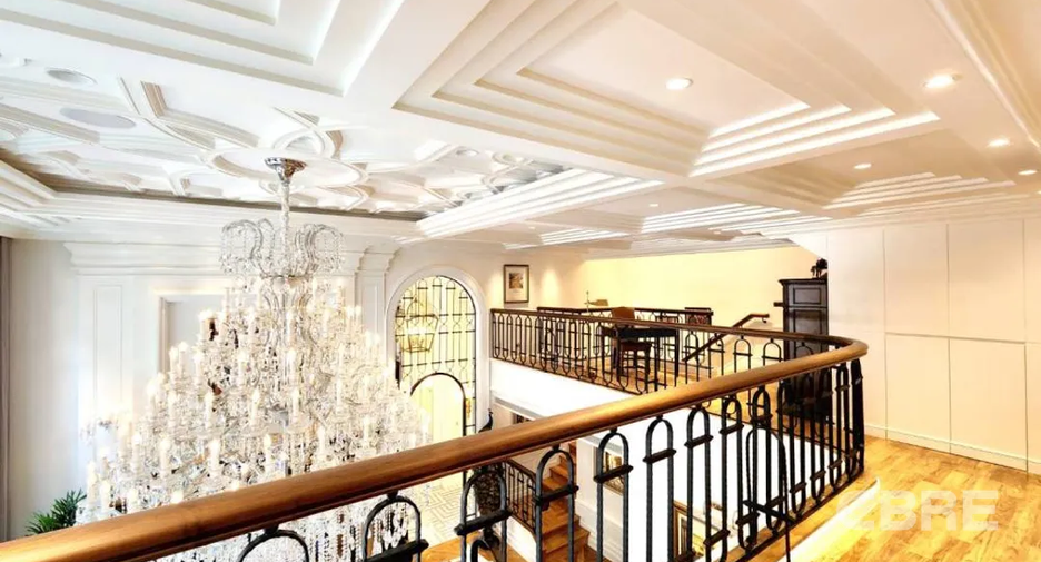 For sale 4 bedrooms house in Watthana, Bangkok