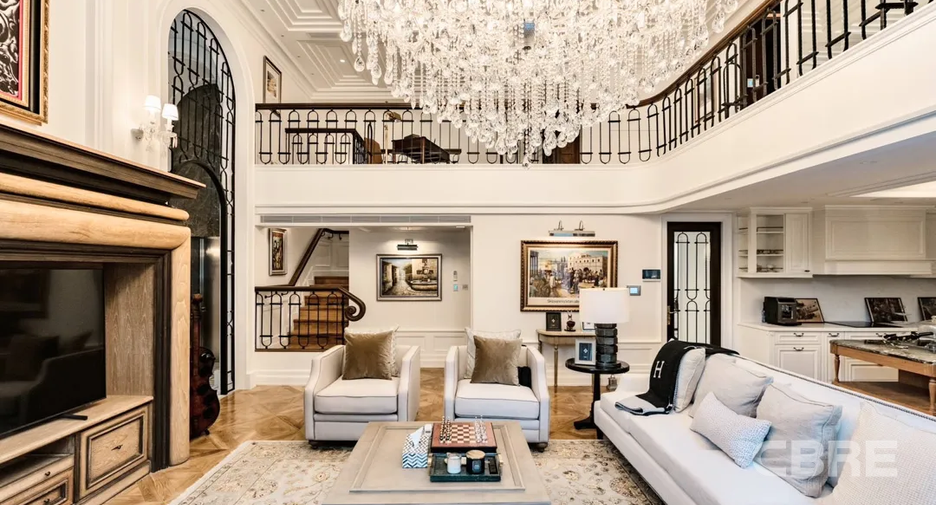 For sale 4 bedrooms house in Watthana, Bangkok
