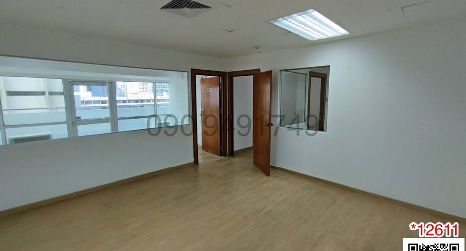 For rent 4 bedrooms office in Watthana, Bangkok