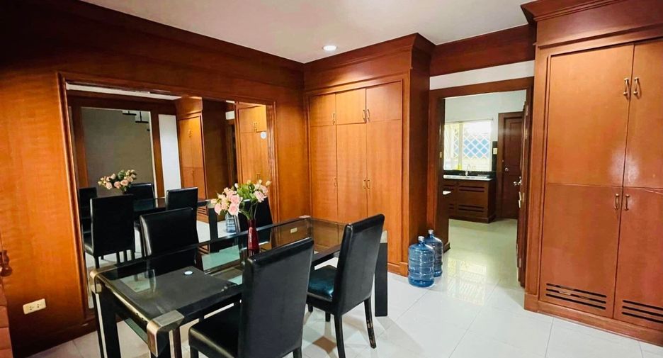 ให้เช่า 4 ห้องนอน ทาวน์เฮ้าส์ ใน วัฒนา, กรุงเทพฯ