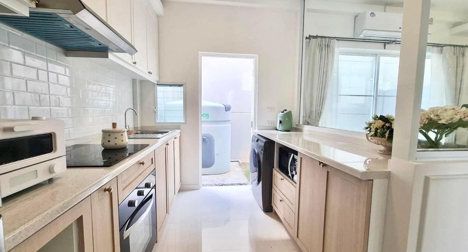 Haus zur Miete und zum Kauf mit 3 Zimmer in Prawet, Bangkok