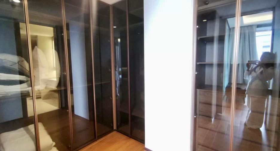 Condo en alquiler y en venta de 3 habitaciones en Khlong Toei, Bangkok
