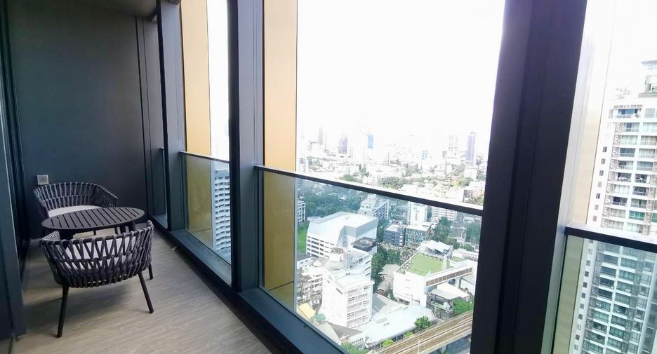 Condo en alquiler y en venta de 3 habitaciones en Khlong Toei, Bangkok