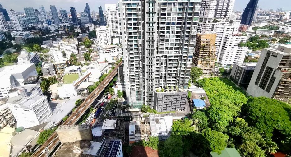Condo en alquiler y en venta de 3 habitaciones en Khlong Toei, Bangkok