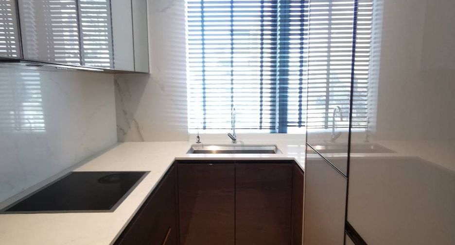 Condo en alquiler y en venta de 3 habitaciones en Khlong Toei, Bangkok
