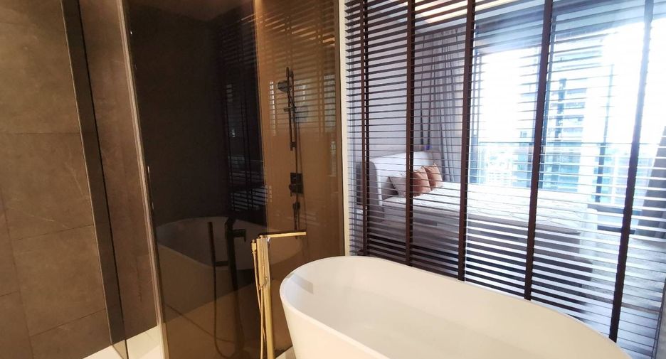 Condo en alquiler y en venta de 3 habitaciones en Khlong Toei, Bangkok