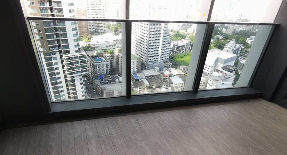 Condo en alquiler y en venta de 3 habitaciones en Khlong Toei, Bangkok