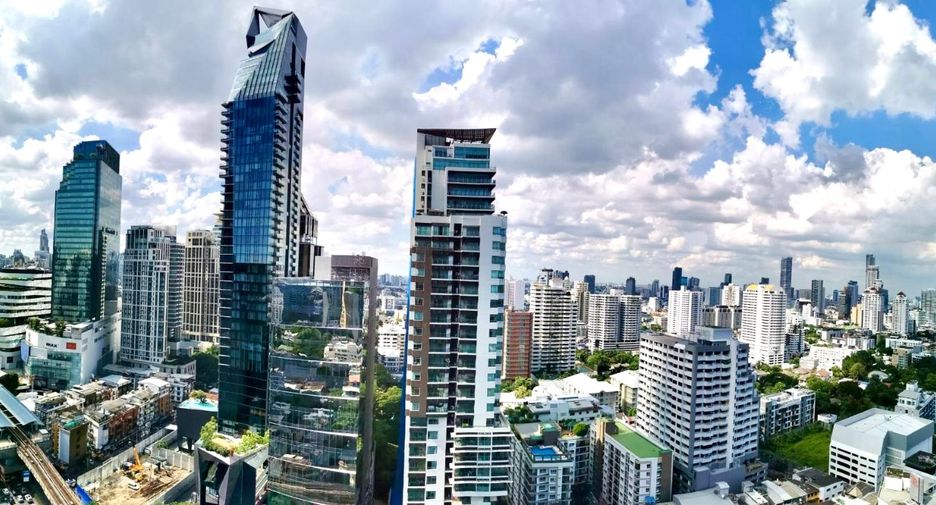 Condo en alquiler y en venta de 3 habitaciones en Khlong Toei, Bangkok