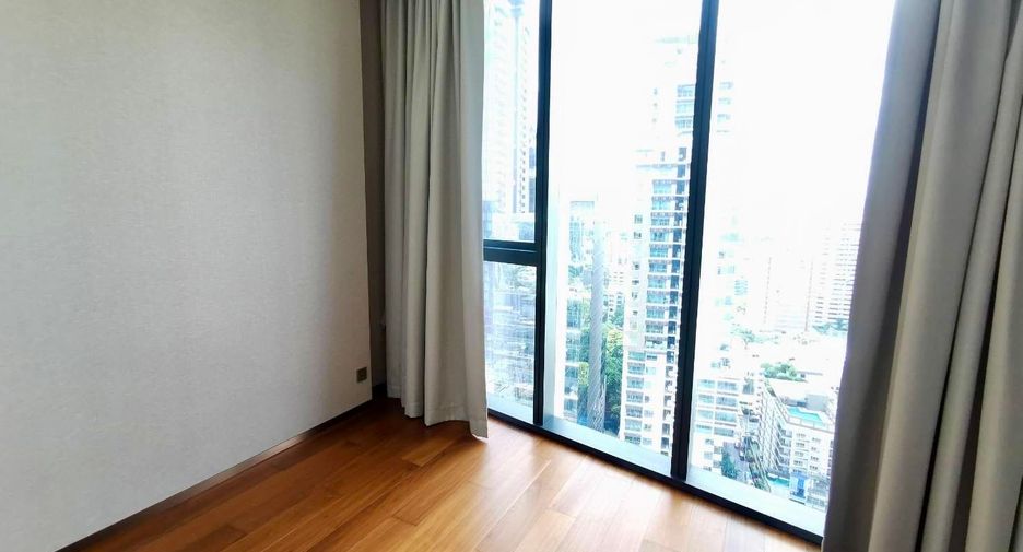 Condo en alquiler y en venta de 3 habitaciones en Khlong Toei, Bangkok