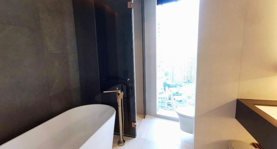 Condo en alquiler y en venta de 3 habitaciones en Khlong Toei, Bangkok