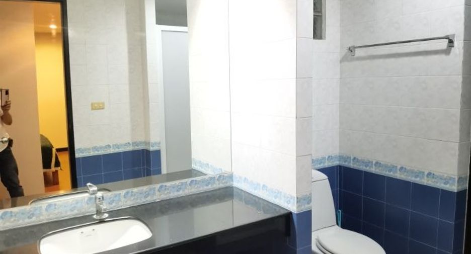 For rent 3 bedrooms apartment in Phaya Thai, Bangkok