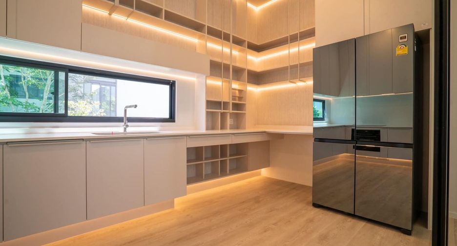 For rent 4 bedrooms house in Saphan Sung, Bangkok