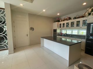 Casa en alquiler de 4 habitaciones en Bang Phli, Samut Prakan