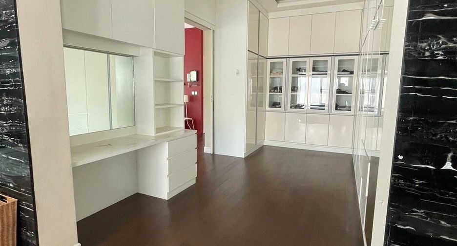 Casa en alquiler de 4 habitaciones en Bang Phli, Samut Prakan
