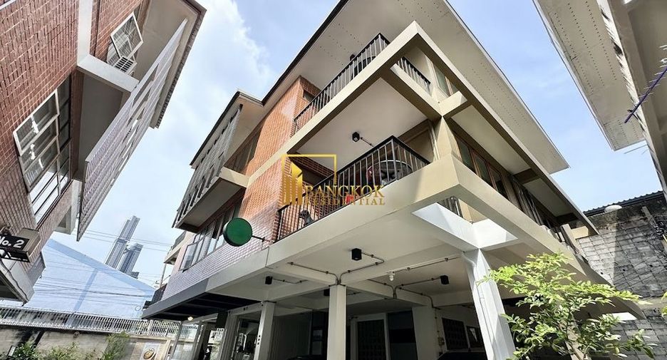 For rent 2 bedrooms apartment in Watthana, Bangkok