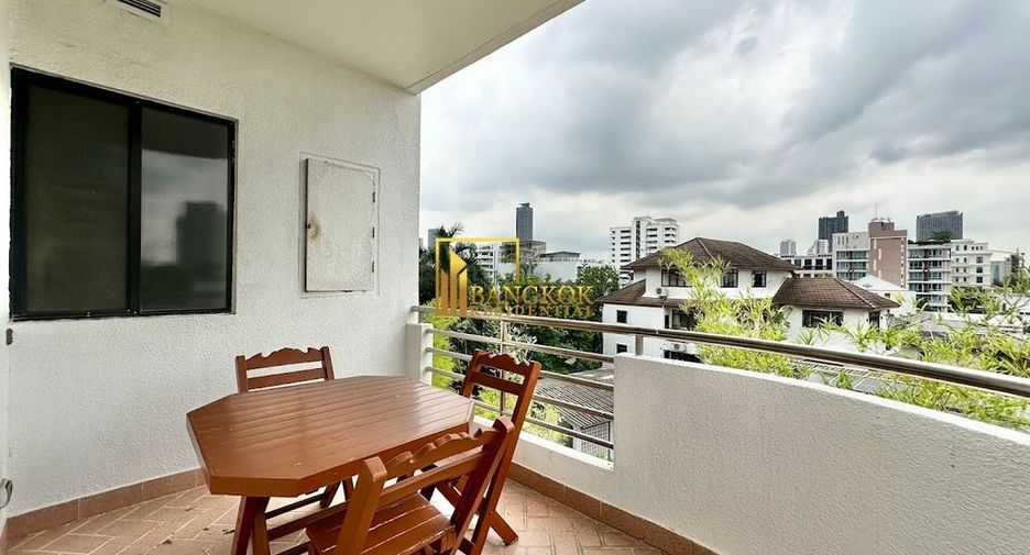 For rent 3 bedrooms apartment in Watthana, Bangkok