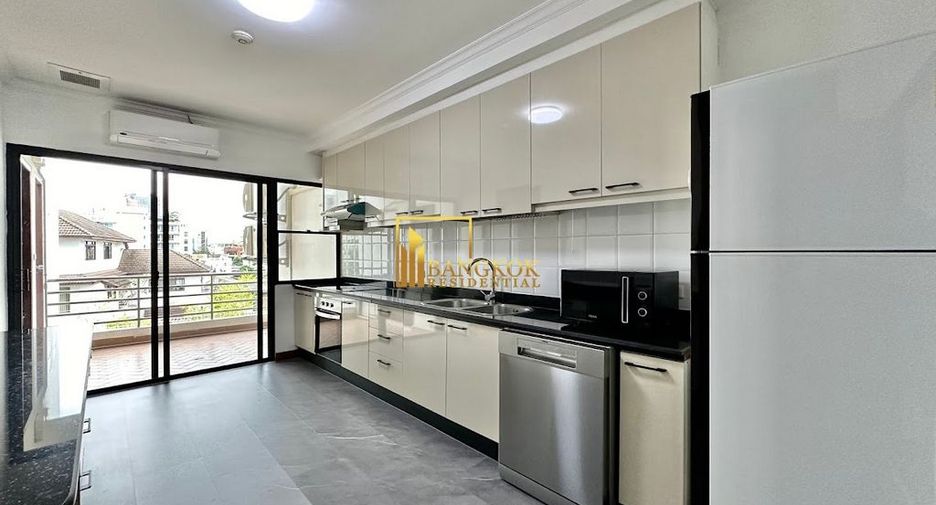 For rent 3 bedrooms apartment in Watthana, Bangkok