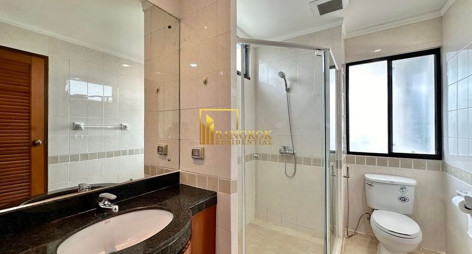For rent 3 bedrooms apartment in Watthana, Bangkok
