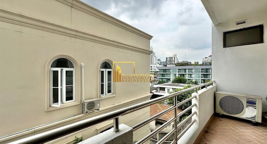 For rent 3 bedrooms apartment in Watthana, Bangkok