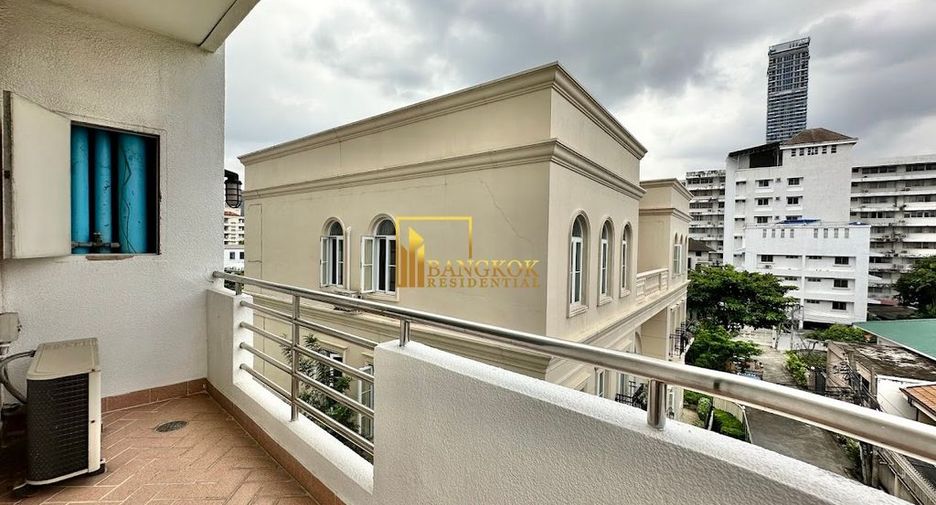 For rent 3 bedrooms apartment in Watthana, Bangkok