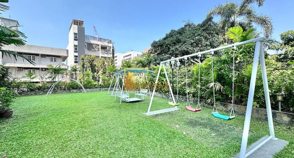 For rent 3 bedrooms apartment in Watthana, Bangkok