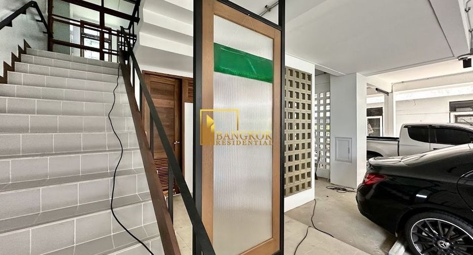 For rent 2 bedrooms apartment in Watthana, Bangkok