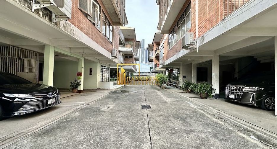For rent 2 bedrooms apartment in Watthana, Bangkok