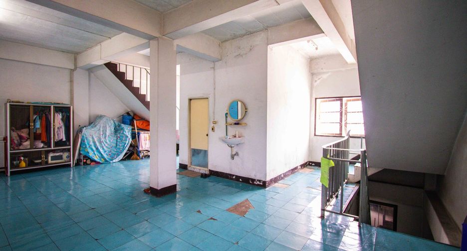 For sale 4 bedrooms retail Space in Sikhio, Nakhon Ratchasima