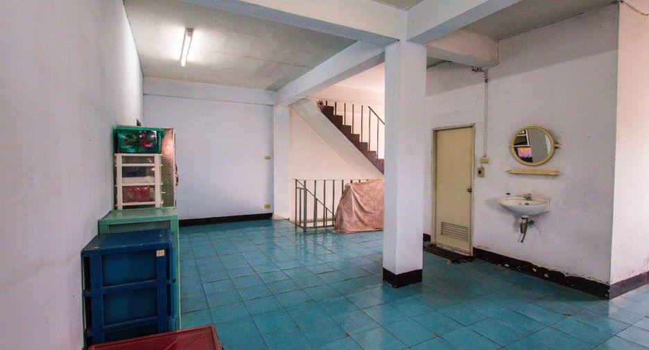 For sale 4 bedrooms retail Space in Sikhio, Nakhon Ratchasima
