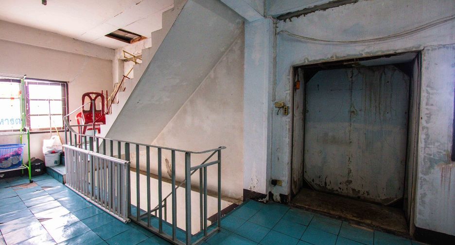 For sale 4 bedrooms retail Space in Sikhio, Nakhon Ratchasima