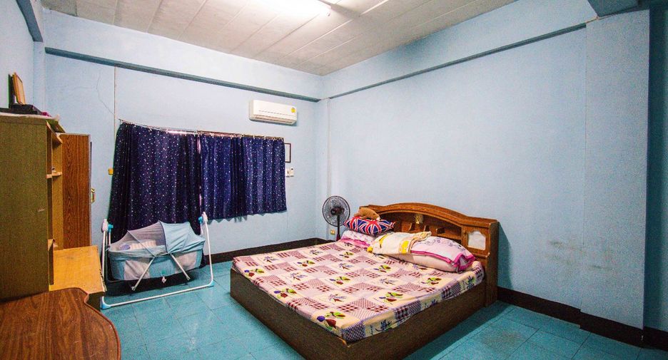 For sale 4 bedrooms retail Space in Sikhio, Nakhon Ratchasima