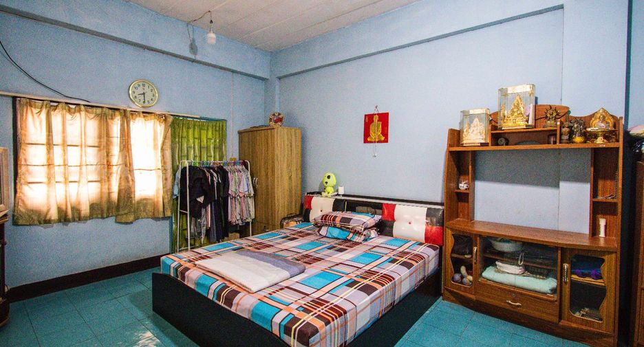 For sale 4 bedrooms retail Space in Sikhio, Nakhon Ratchasima