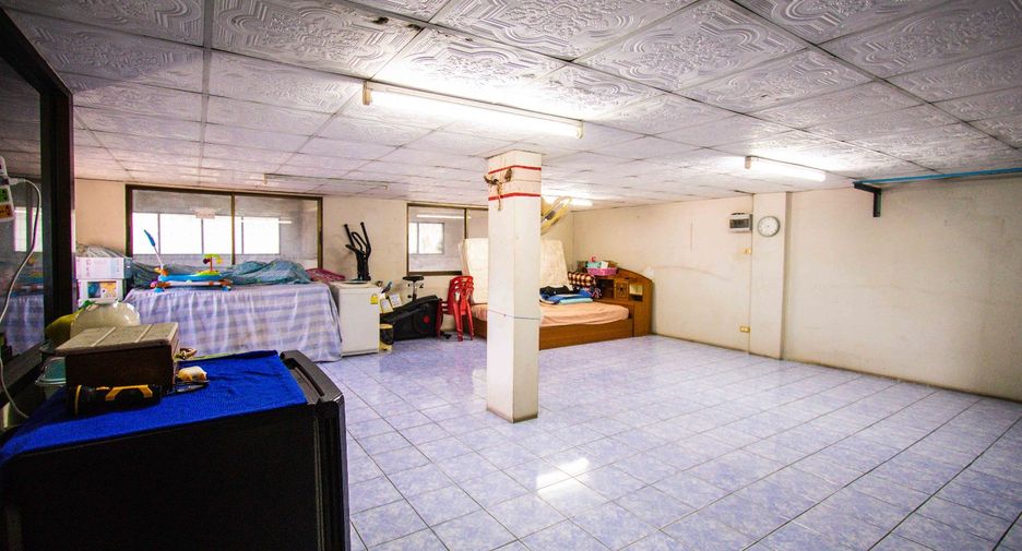 For sale 4 bedrooms retail Space in Sikhio, Nakhon Ratchasima