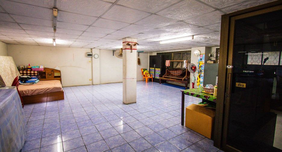 For sale 4 bedrooms retail Space in Sikhio, Nakhon Ratchasima