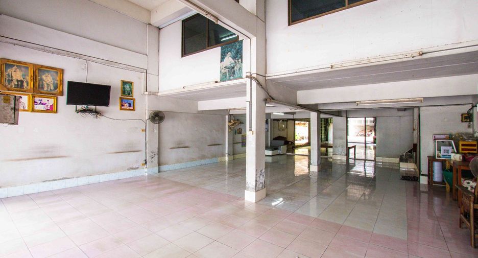 For sale 4 bedrooms retail Space in Sikhio, Nakhon Ratchasima