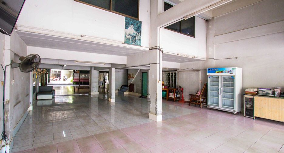 For sale 4 bedrooms retail Space in Sikhio, Nakhon Ratchasima