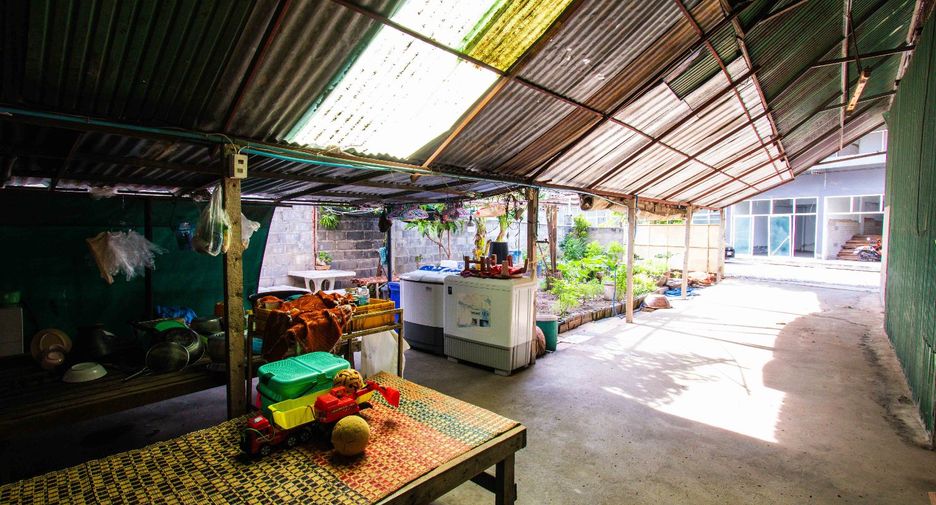 For sale 4 bedrooms retail Space in Sikhio, Nakhon Ratchasima