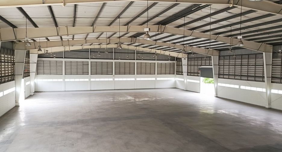 For rent warehouse in Mueang Samut Prakan, Samut Prakan