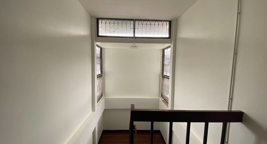 For rent and for sale 4 bedrooms house in Bangkok Yai, Bangkok