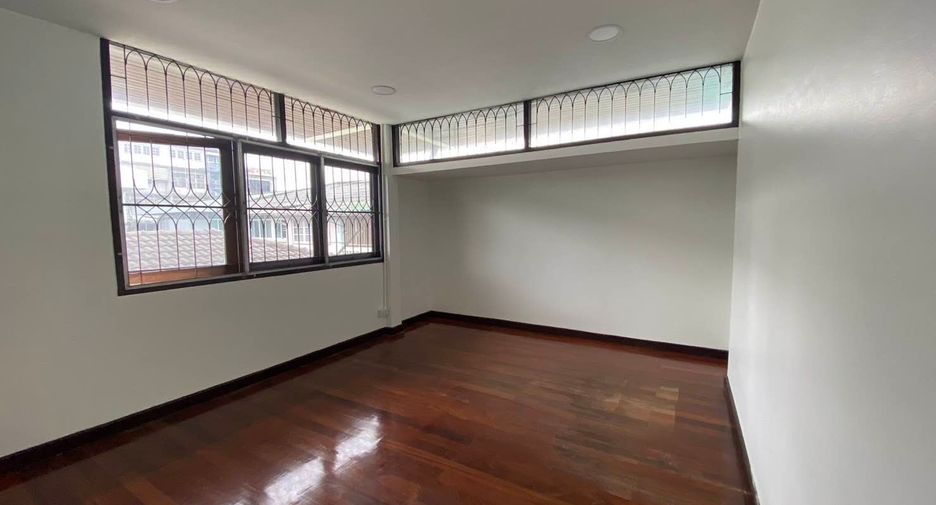 For rent and for sale 4 bedrooms house in Bangkok Yai, Bangkok