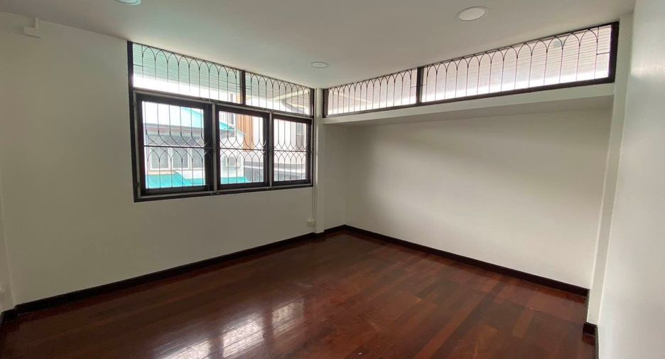 For rent and for sale 4 bedrooms house in Bangkok Yai, Bangkok