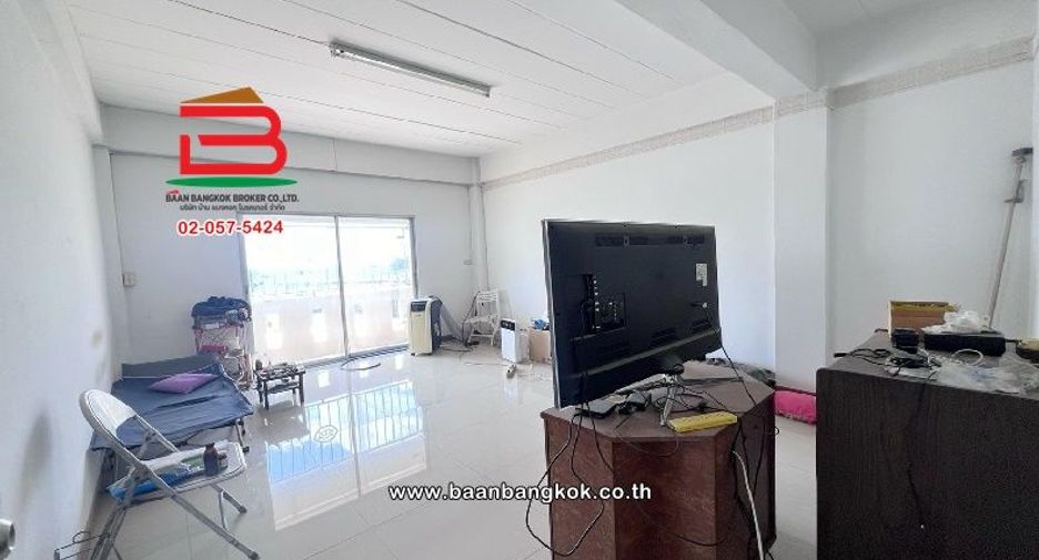 For sale 4 bedrooms retail Space in Nong Chok, Bangkok