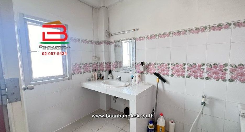 For sale 4 bedrooms retail Space in Nong Chok, Bangkok